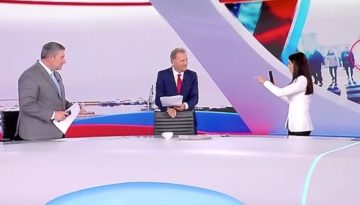 H &Lambda;&alpha;&tau;&iota;&nu;&omicron;&pi;&omicron;ύ&lambda;&omicron;&upsilon; &mu;&iota;&mu;ή&theta;&eta;&kappa;&epsilon; on air &tau;&eta;&nu;&hellip; &Kappa;&omega;&nu;&sigma;&tau;&alpha;&nu;&tau;&omicron;&pi;&omicron;ύ&lambda;&omicron;&upsilon; &ndash; &laquo;&Eta; &Epsilon;&lambda;έ&nu;&eta; &Lambda;&omicron;&upsilon;&kappa;ά &tau;&eta;&sigmaf; &pi;&omicron;&lambda;&iota;&tau;&iota;&kappa;ή&sigmaf;&raquo;
