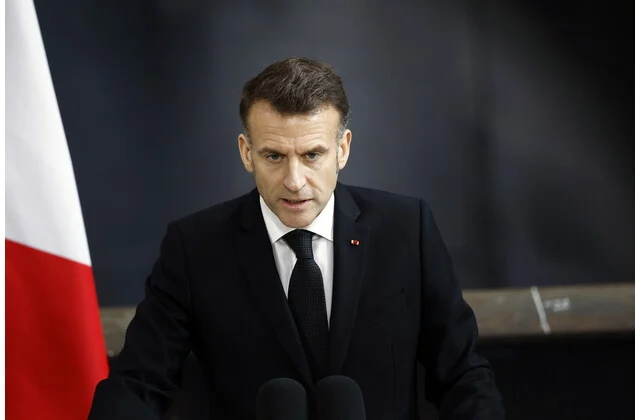 Makron-pyrhnikh-omprela