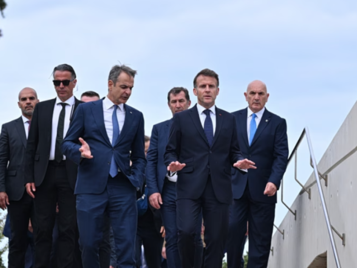 Politico: Μακρόν – Μητσοτάκης ζητούν καθυστέρηση στην αποπληρωμή του χρέους της περιόδου Covid και νέα ευρωομόλογα