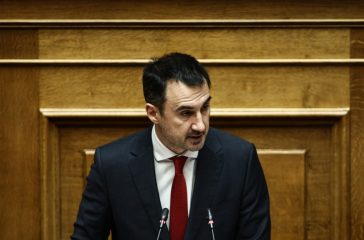 charitsis-thliveros-monos-adinamos-–