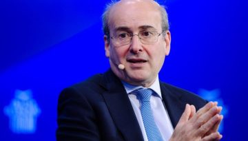 Χατζηδάκης: Γιατί η κυβέρνηση απορρίπτει τη μείωση του ΦΠΑ – Τι είπε για Κοβέσι