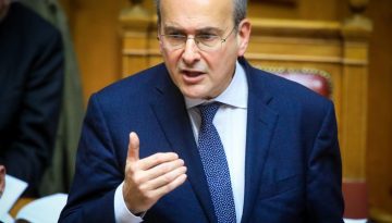 Χατζηδάκης στη Βουλή: 14 τομές που καταπολεμούν τη γραφειοκρατία