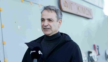 “Χριστός Ανέστη” ευχήθηκε ο Κυρ. Μητσοτάκης αγκαλιά με την Μαρέβα – ΦΩΤΟ