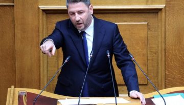 &Delta;&epsilon;&upsilon;&tau;&epsilon;&rho;&omicron;&lambda;&omicron;&gamma;ί&alpha; &Nu;ί&kappa;&omicron;&upsilon; &Alpha;&nu;&delta;&rho;&omicron;&upsilon;&lambda;ά&kappa;&eta;: &laquo;&Epsilon;&kappa;&lambda;&omicron;&gamma;έ&sigmaf; &gamma;&iota;&alpha; &nu;&alpha; &phi;ύ&gamma;&epsilon;&iota; &eta; &kappa;&upsilon;&beta;έ&rho;&nu;&eta;&sigma;&eta; &Mu;&eta;&tau;&sigma;&omicron;&tau;ά&kappa;&eta; &tau;&omicron; &gamma;&rho;&eta;&gamma;&omicron;&rho;ό&tau;&epsilon;&rho;&omicron; &delta;&upsilon;&nu;&alpha;&tau;ό&nu;&raquo;