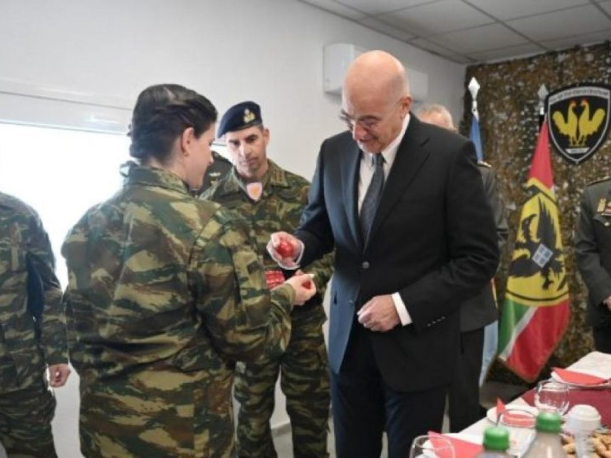 Δένδιας: Ευχές για το Πάσχα από το επιτηρητικό φυλάκιο «126» στον Έβρο