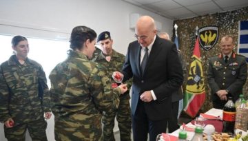 Δένδιας: Ευχές για το Πάσχα από το επιτηρητικό φυλάκιο «126» στον Έβρο