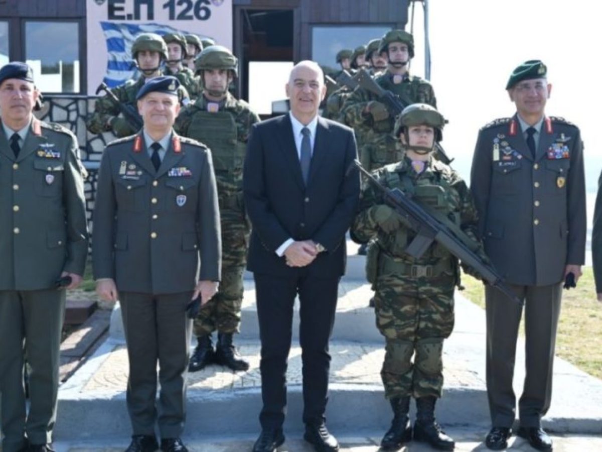 Δένδιας: Επισκέφθηκε το επιτηρητικό φυλάκιο “126” στον Έβρο και τσούγκρισε αυγά με τα στελέχη και  στρατιώτες