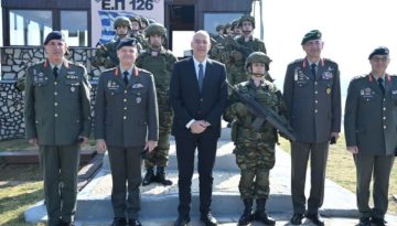 Δένδιας: Επισκέφθηκε το επιτηρητικό φυλάκιο “126” στον Έβρο και τσούγκρισε αυγά με τα στελέχη και  στρατιώτες