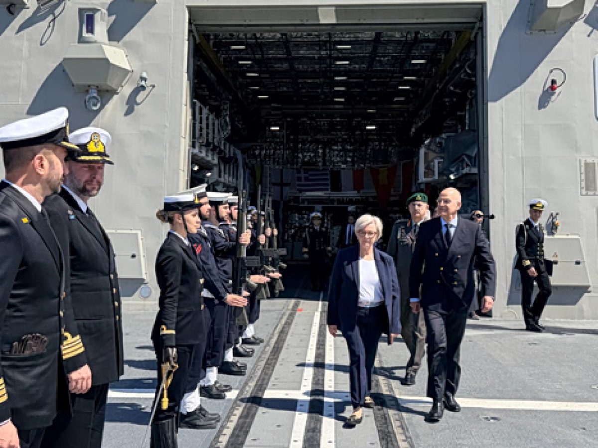 Δένδιας: Με την Κατρίν Βοτρέν συζητήσαμε τρόπους περαιτέρω σύσφιξης των άριστων αμυντικών μας σχέσεων