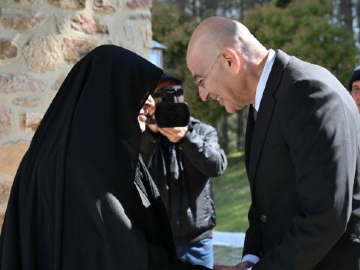 Δένδιας: Παρών στον εσπερινό της Αγάπης στην Ιερά Μονή Παναγίας Πορταΐτισσας στον Έβρο (Εικόνες)