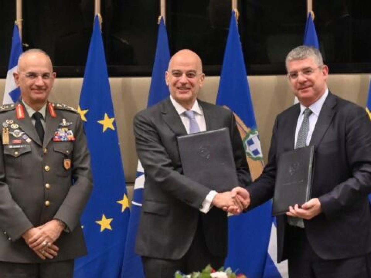 Δένδιας: Προγραμματική συμφωνία με την Ευρωπαϊκή Τράπεζα Επενδύσεων για ενεργειακή αναβάθμιση στρατοπέδων (Eικόνες)