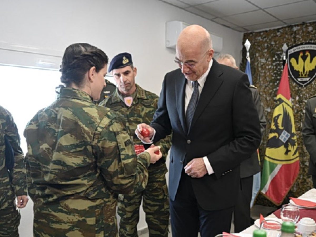 Δένδιας: Στο επιτηρητικό φυλάκιο «126» στον Έβρο ο ΥΠΕΘΑ