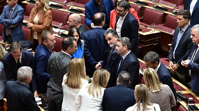 diagonismos-metagrafon-metaxi-pΑsok-ke