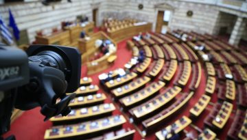 Διάγγελμα Μητσοτάκη πυροδοτεί πολιτική θύελλα: Ασυμβίβαστο, ΟΠΕΚΕΠΕ και ρουσφέτια στο κόκκινο