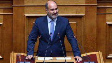 &Delta;&eta;&mu;ή&tau;&rho;&eta;&sigmaf; &Mu;&alpha;&rho;&kappa;ό&pi;&omicron;&upsilon;&lambda;&omicron;&sigmaf;: &laquo;&Alpha;&nu;&upsilon;&pi;ό&sigma;&tau;&alpha;&tau;&epsilon;&sigmaf; &omicron;&iota; &phi;ή&mu;&epsilon;&sigmaf; &pi;&epsilon;&rho;ί &mu;&eta; ύ&pi;&alpha;&rho;&xi;&eta;&sigmaf; &pi;&alpha;&nu;&epsilon;&pi;&iota;&sigma;&tau;&eta;&mu;&iota;&alpha;&kappa;&omicron;ύ &pi;&tau;&upsilon;&chi;ί&omicron;&upsilon;&raquo;