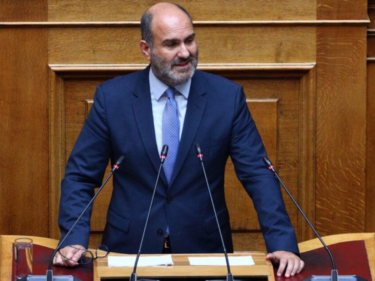 Δημήτρης Μαρκόπουλος: «Ανυπόστατες οι φήμες περί μη ύπαρξης πανεπιστημιακού πτυχίου»