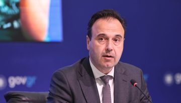 Δημήτρης Παπαστεργίου: Υψηλά πρόστιμα στις πλατφόρμες που δεν θα συμμορφωθούν με το μπλόκο στα social media για ανηλίκους