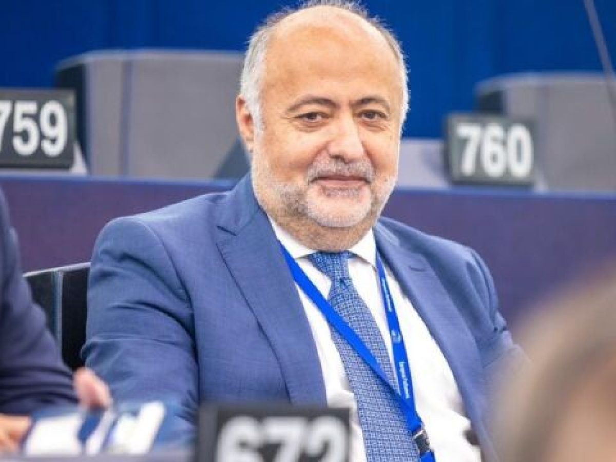 Δημήτρης Τσιόδρας: Με ποσοστό 90% εγκρίθηκε στο Ευρωκοινοβούλιο η έκθεσή του για απλοποίηση της χημικής νομοθεσίας