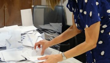 Δημοσκόπηση Pulse: «Κόλλησε» στο 25,5% η ΝΔ, οριακή άνοδος για το ΠΑΣΟΚ – Πώς αξιολογούν τα μέτρα της κυβέρνησης