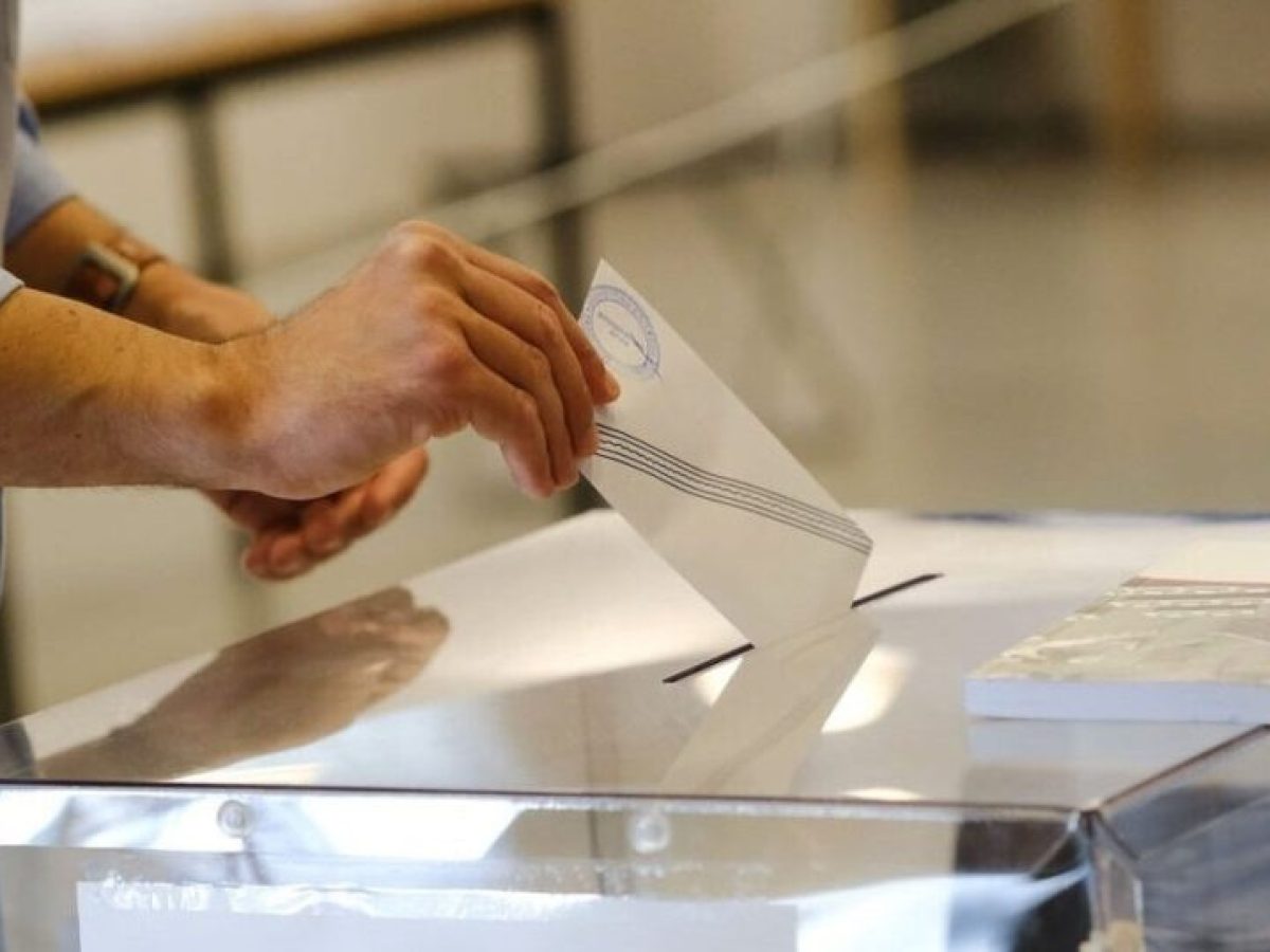 Δημοσκόπηση RealPolls: Απώλειες για ΝΔ λόγω ΟΠΕΚΕΠΕ και Λαζαρίδη – Άνοδος του ΠΑΣΟΚ
