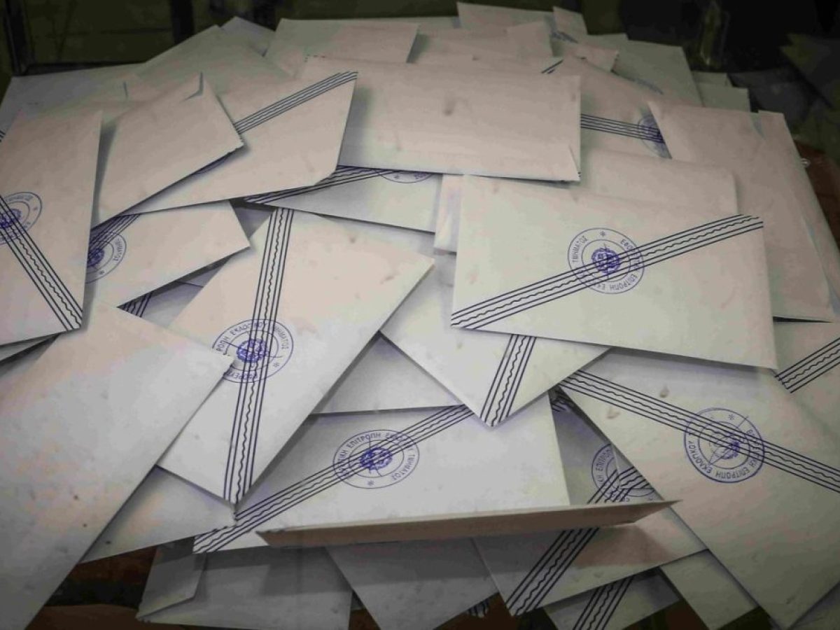 Δημοσκόπηση: Πτώση για τη ΝΔ, αυξάνονται οι αναποφάσιστοι