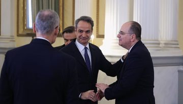 &Delta;ύ&omicron; &omicron;&iota; &delta;&iota;&omicron;&rho;&iota;&sigma;&mu;&omicron;ί &tau;&omicron;&upsilon; &Mu;&alpha;&kappa;ά&rho;&iota;&omicron;&upsilon; &Lambda;&alpha;&zeta;&alpha;&rho;ί&delta;&eta; &sigma;&tau;&omicron; &Delta;&eta;&mu;ό&sigma;&iota;&omicron; &omega;&sigmaf; &alpha;&pi;ό&phi;&omicron;&iota;&tau;&omicron;&sigmaf; &Pi;&alpha;&nu;&epsilon;&pi;&iota;&sigma;&tau;&eta;&mu;ί&omicron;&upsilon;, &mu;&epsilon; &pi;&tau;&upsilon;&chi;ί&omicron; &alpha;&pi;ό &kappa;&omicron;&lambda;&lambda;έ&gamma;&iota;&omicron; &laquo;&mu;&alpha;ϊ&mu;&omicron;ύ&raquo;