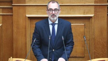 Αιχμές Κατσανιώτη για “κόφτη” στους βουλευτές και ασυμβίβαστο: Το “καρφί” για τους εξωκοιν