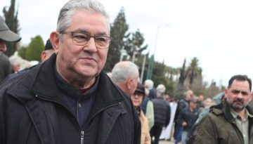 Ευχές Κουτσούμπα για το Πάσχα: “Σε έναν κόσμο που φλέγεται, η λαϊκή σπίθα που σιγοκαίει να γίνει πυρκαγιά
