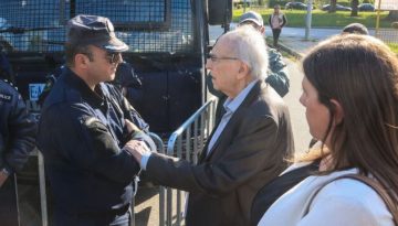 Έξαλλοι Νίκος Κωνσταντόπουλος και Ζωή Κωνσταντοπούλου στη δίκη για τα Τέμπη: “Αρπάχτηκαν” με τους ασ