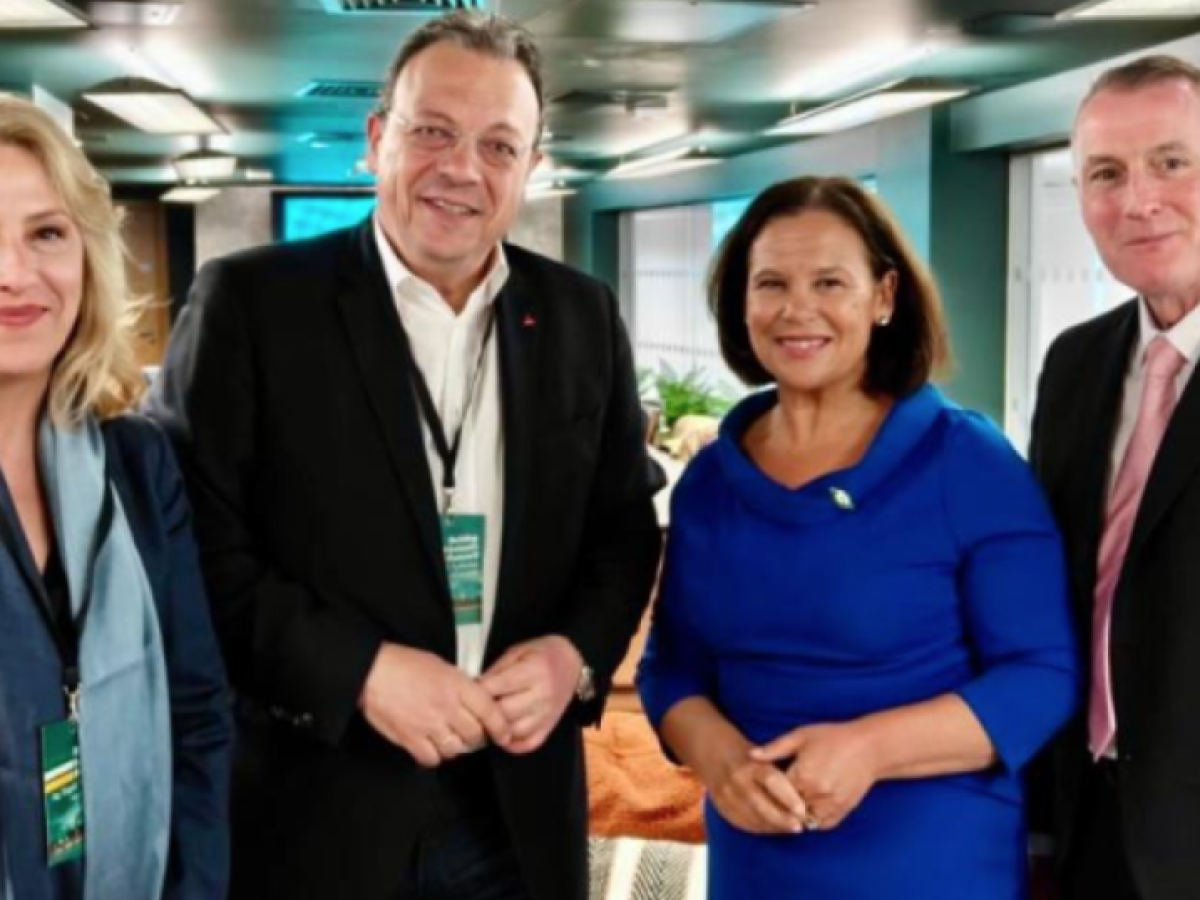 Φάμελλος από Συνέδριο Σιν Φέιν στο Μπέλφαστ : Απαιτείται ένα παγκόσμιο ειρηνικό, αντιπολεμικό & αντιπυρηνι