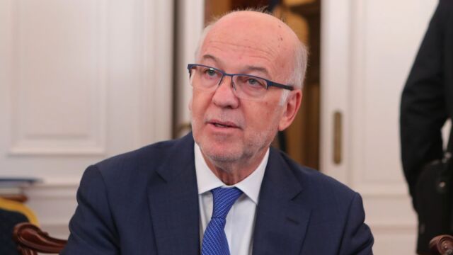 divi-kivernisi-pou-echi-gini