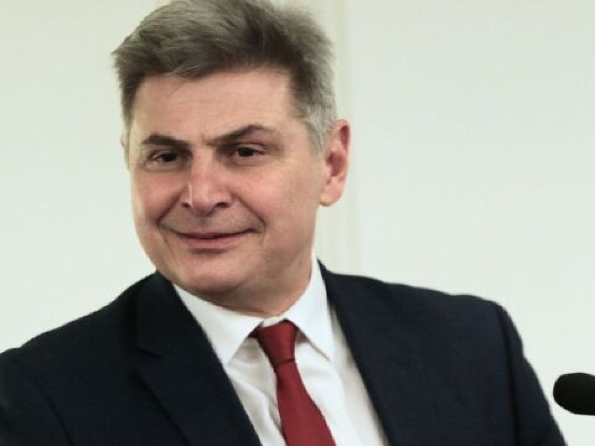 Νικόλας Φαραντούρης: Ανακοίνωσε τη συμπόρευσή του με το ΠΑΣΟΚ μέσω του Παραπολιτικά 90,1 – “Πολιτική αναγ