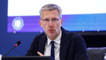 Ο “πονοκέφαλος” Σκέρτσου που εντείνεται με φόντο τις… σημαδούρες για τα σκάφη αναψυχής
