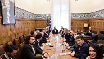 ΠΑΣΟΚ: Τακτική “σκληρού ροκ” µε… εκρηκτικό κοκτέιλ – Τα “όπλα” Ανδρουλάκη για το “στρ