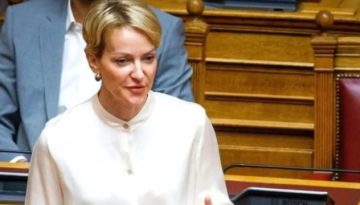 Σδούκου: “Δεν χρειάζεται πτυχίο για να είσαι βουλευτής” – Μήνυμα κατά των πρόωρων εκλογών