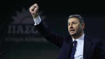 Στη Βουλή την Πέμπτη με “όπλο” την ΕΥΠ ο Ανδρουλάκης – Την προσωπική ευθύνη Μητσοτάκη για τις υποκλο