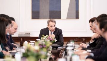Το σχέδιο Μητσοτάκη για ασυμβίβαστο και 250 βουλευτές: Τα “πώς” και τα “γιατί” της μεταρρύ