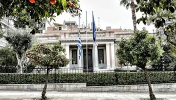 Ανοιχτή γραμμή Μαξίμου με τους “διαφωνούντες” για τις άρσεις ασυλίας των “13”
