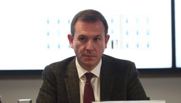 &Delta;&omicron;&upsilon;&delta;&omega;&nu;ή&sigmaf; &gamma;&iota;&alpha; &upsilon;&pi;&omicron;&kappa;&lambda;&omicron;&pi;έ&sigmaf;: &Alpha;&upsilon;&tau;&omicron;&epsilon;&xi;&epsilon;&upsilon;&tau;&epsilon;&lambda;&iota;&sigma;&tau;&iota;&kappa;έ&sigmaf; &omicron;&iota; &tau;&omicron;&pi;&omicron;&theta;&epsilon;&tau;ή&sigma;&epsilon;&iota;&sigmaf; &pi;&alpha;&rho;&alpha;&kappa;&omicron;&lambda;&omicron;&upsilon;&theta;&omicron;ύ&mu;&epsilon;&nu;&omega;&nu; &upsilon;&pi;&omicron;&upsilon;&rho;&gamma;ώ&nu; &ndash; &Mu;&epsilon;ί&zeta;&omicron;&nu; &pi;&omicron;&lambda;&iota;&tau;&iota;&kappa;ό &theta;έ&mu;&alpha;