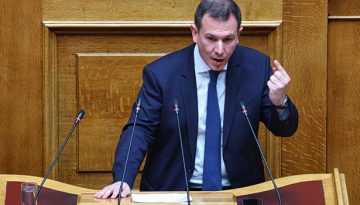 Δουδωνής κατά Μητσοτάκη: Εισηγείται μεγαλύτερο ανταγωνισμό του ρουσφετιού – Αγαπημένο του χόμπι η συνταγματική φακιρική