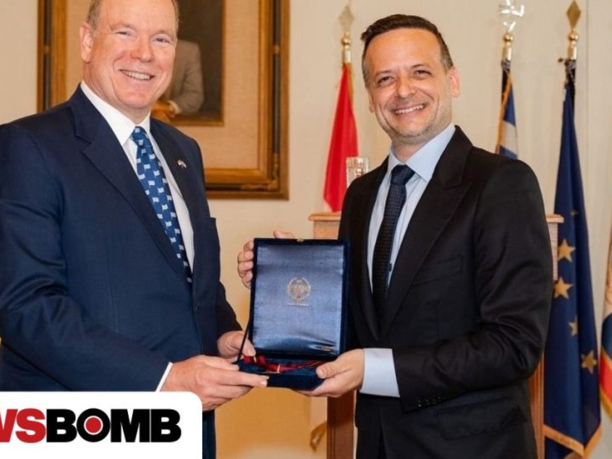 Δούκας: Απένειμε το μετάλλιο του Δήμου Αθηναίων στον πρίγκιπα Αλβέρτο