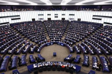 ee-pii-sinthetoun-tin-omada