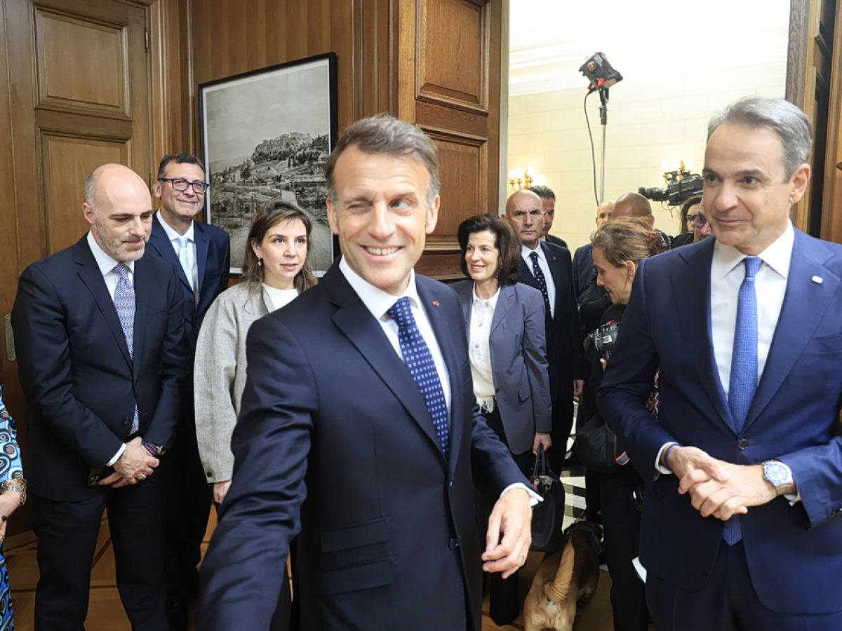 &laquo;&Epsilon;&lambda;&lambda;ά&sigmaf; &ndash; &Gamma;&alpha;&lambda;&lambda;ί&alpha; &Sigma;&upsilon;&mu;&mu;&alpha;&chi;ί&alpha;&raquo; &mu;&epsilon; 9 &nu;έ&epsilon;&sigmaf; &sigma;&upsilon;&mu;&phi;&omega;&nu;ί&epsilon;&sigmaf; &ndash; &laquo;&Beta;&alpha;&sigma;&iota;&sigma;&tau;&epsilon;ί&tau;&epsilon; &pi;ά&nu;&omega; &mu;&alpha;&sigmaf;&raquo;, &tau;&omicron; &mu;ή&nu;&upsilon;&mu;&alpha; &Mu;&alpha;&kappa;&rho;ό&nu;