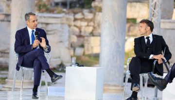 «Ελλάς, Γαλλία, Συμμαχία», είπε στα ελληνικά ο Μακρόν