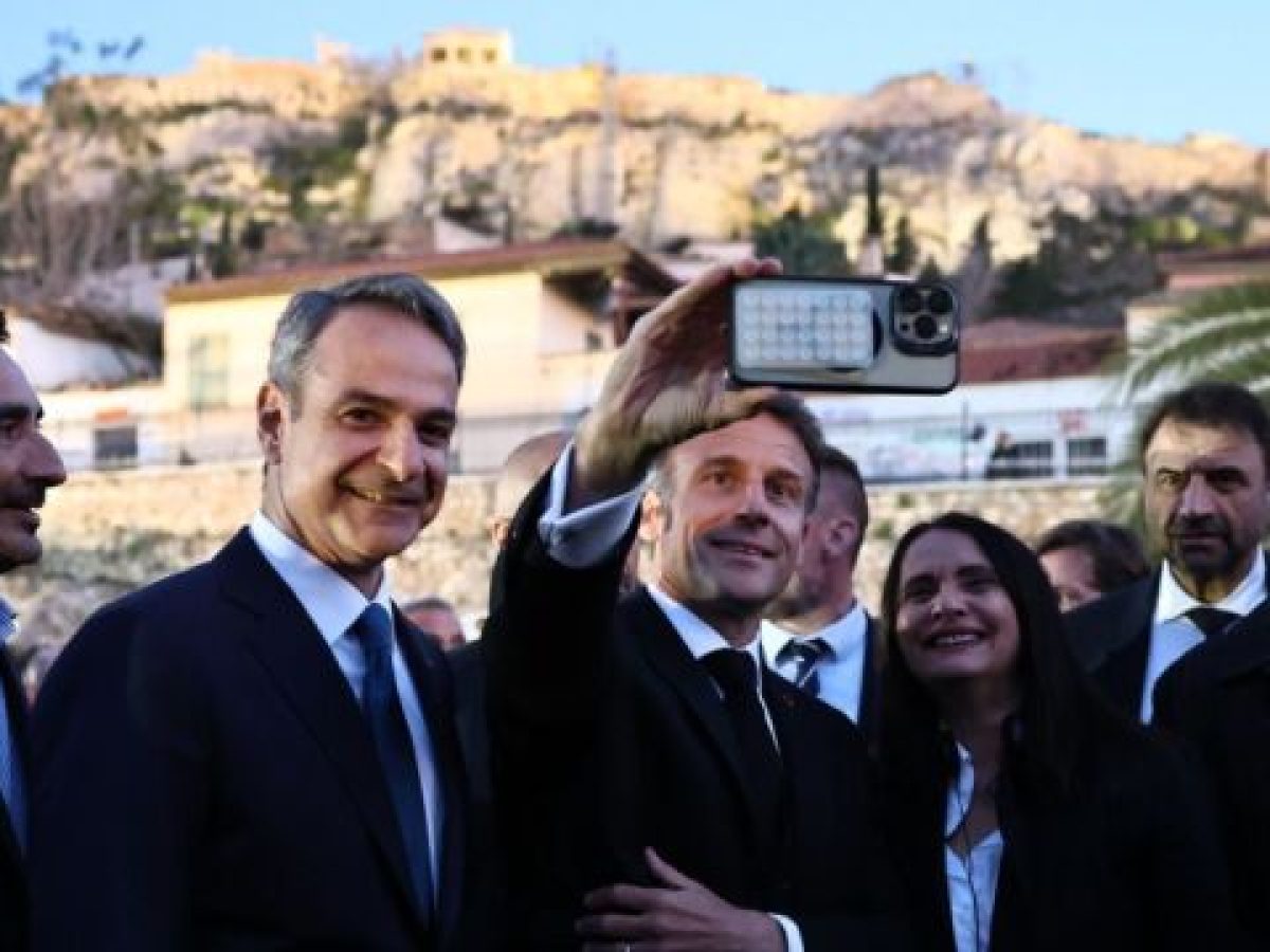 Εμανουέλ Μακρόν: Oι selfies με φόντο τον Παρθενώνα μετά τη συνάντηση με Μητσοτάκη (Εικόνες)