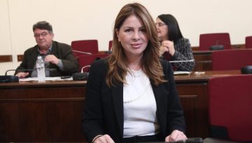 Εμφανίστηκε ξαφνικά η Παπακώστα: Ζητά άρση ασυλίας και αποσύρεται από τις εκλογές