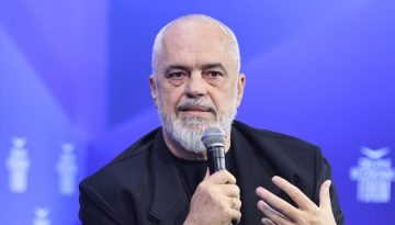 Έντι Ράμα: «Χιούμορ» η πολυσυζητημένη ατάκα του για τον Πλάτωνα – Ο εκνευρισμός για τον Φρέντι Μπελέρη