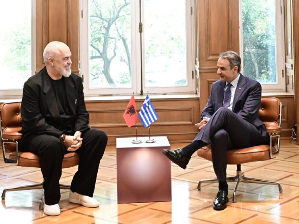 Έντι Ράμα: «Συγγνώμη για το ντύσιμο, δεν περίμενα επίσημη υποδοχή»