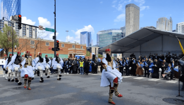 Εντυπωσίασαν οι Εύζωνες στην Παρέλαση για την Εθνική Επέτειο στο Σικάγο