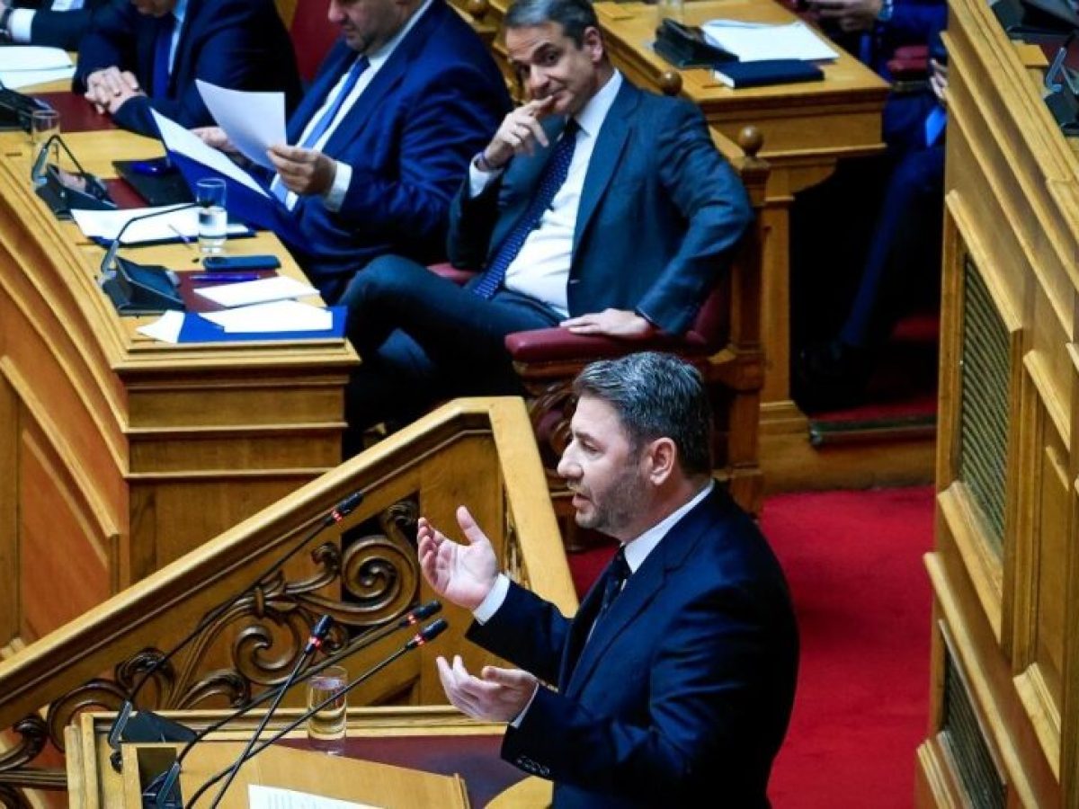 Επικοινωνία Μητσοτάκη και Ανδρουλάκη μέσω Κακλαμάνη – Κανονικά θα διεξαχθεί αύριο η συζήτηση στη Βουλή